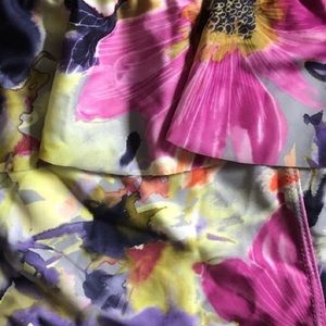 ISO KJ florals & patterns in med tops and bottoms